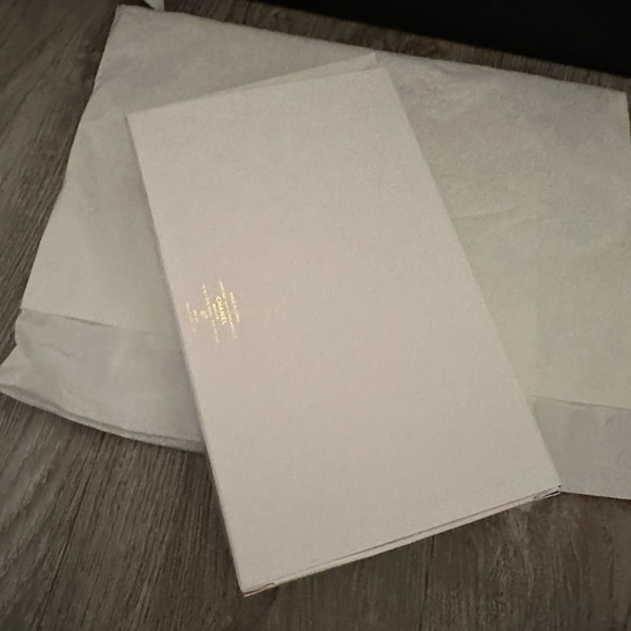 Chanel box, ribbon, wrapping paper. - Picture 2 of 2